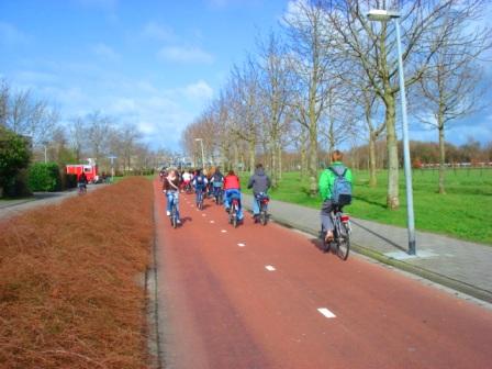 Bike-only roads with green spaces on the side quite common in Groningen, Netherlands. Image Credit: Zachary Shahan / Bikocity